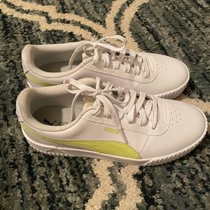 LIKE NEW*Pumas white and like green with soft foam sole.
